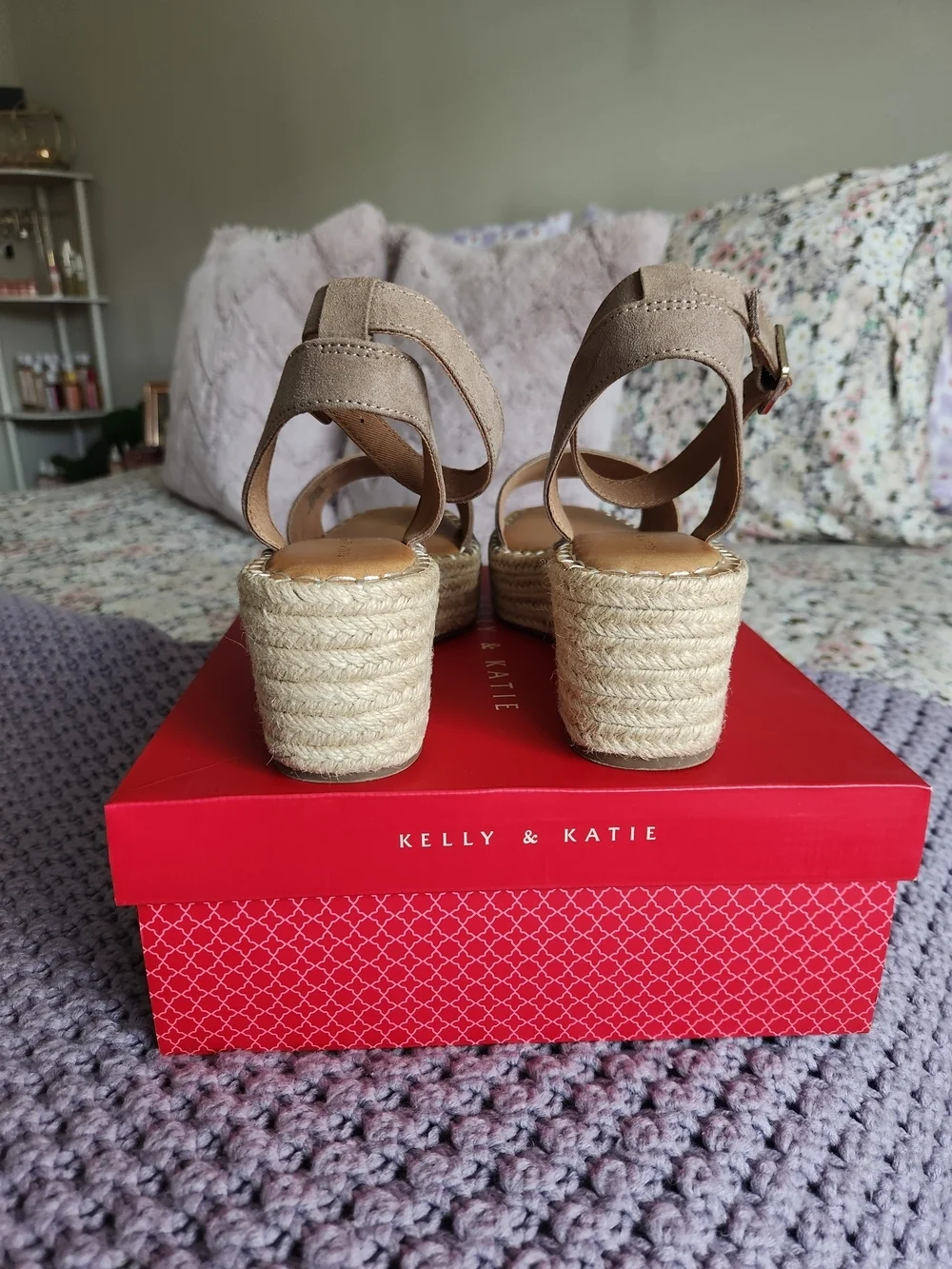 Sz 9.5 Kelly & Katie Taupe Suede Espadrille Platform Sandals